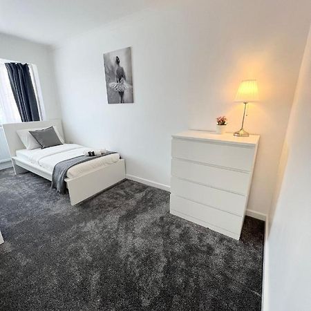 Stunning Flat In Greater London Hotel Buitenkant foto