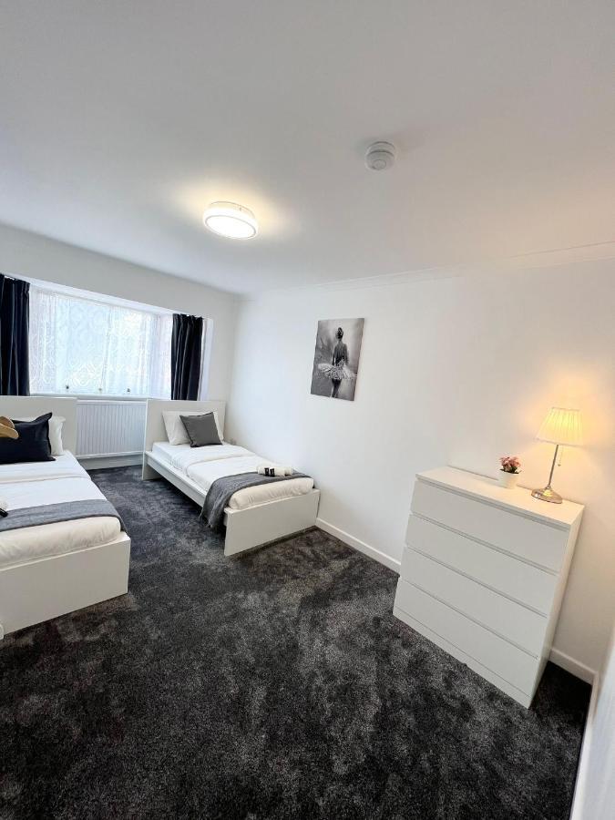 Stunning Flat In Greater London Hotel Buitenkant foto
